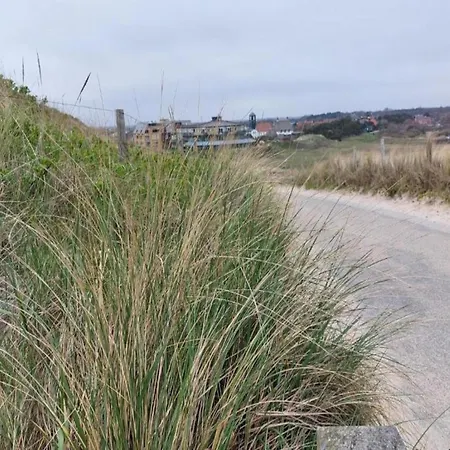 In Near North Holland Coast, Cleaning Included アパート カラントスウオーフ