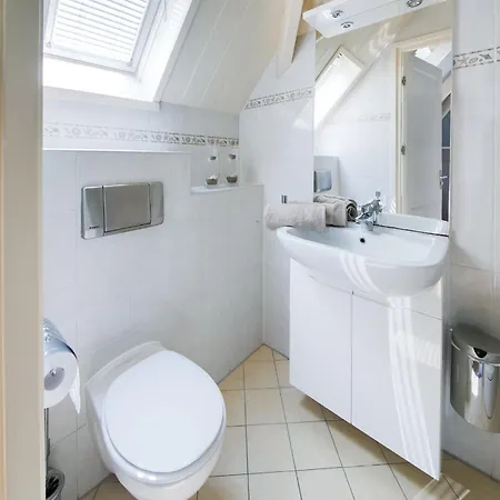 In Near North Holland Coast, Cleaning Included Lejlighed *