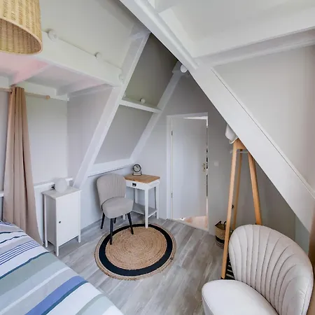 Lejlighed In Near North Holland Coast, Cleaning Included